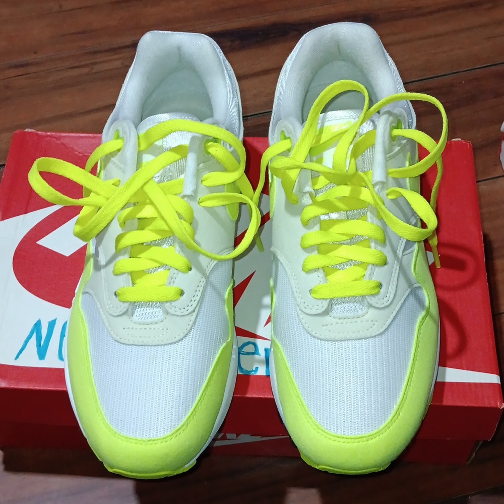 NIKE AIRMAX 1 VOLT